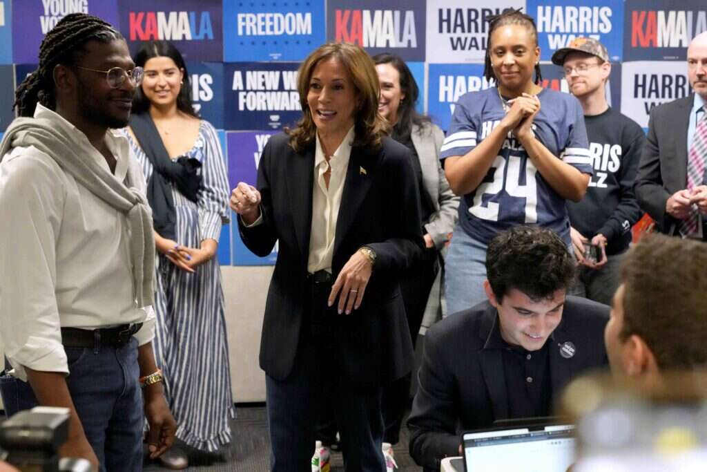 קמלה האריס במטה הבחירות. | איי.פי