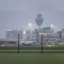 מטוס אלעל בשדה התעופה באמסטרדם. | EPA