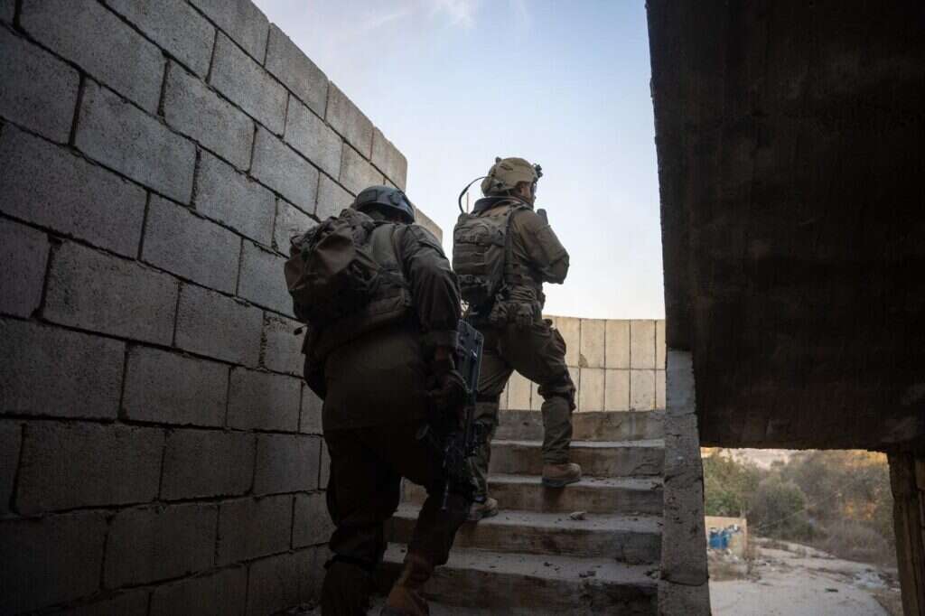 לוחמי צה"ל בפעילות בלבנון. | דו"צ
