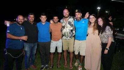 "לאנשים יש צלקות כמו שלך". משתתפי המשלחת, צבי מרנץ ז"ל באמצע. | מאיר פבלובסקי