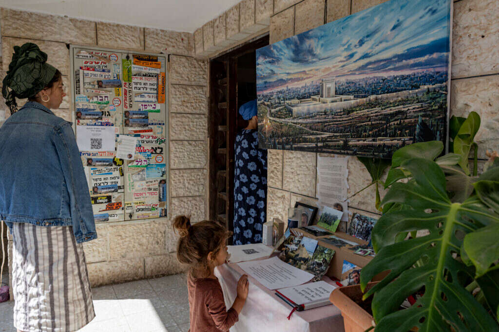 שבעה בבית משפחת ניימן. | נעמה שטרן שבעה בבית משפחת ניימן. | נעמה שטרן