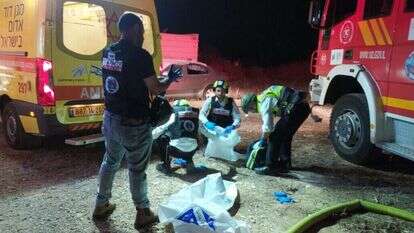 זירת פגיעת הרקטה בנהריה. | זק"א