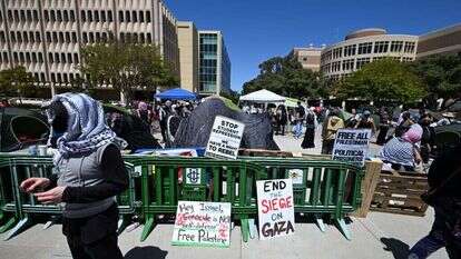 הפגנות נגד ישראל באוניברסיטת קליפורניה, בחודש אפריל. | איי.אף.פי