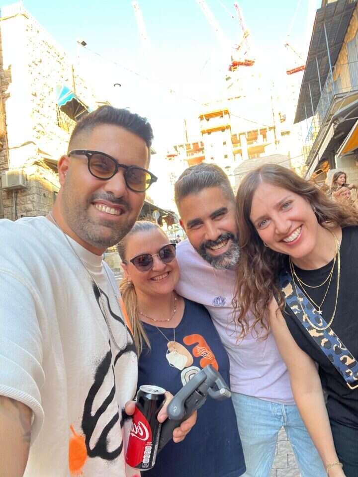 קהילה מפרגנת. עם הבלוגרים רחלי קרוט והאחים איתי וקובי אדרי. | באדיבות המצולמים