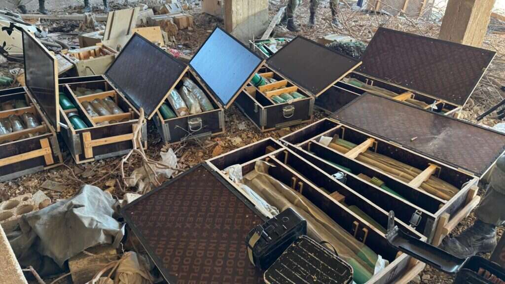 אמצעי לחימה שאותרו במחסן אמצעי הלחימה של ׳כוח רדואן׳. | דובר צה"ל