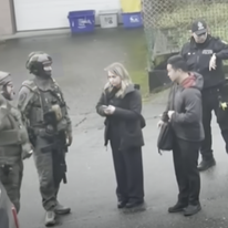 שוטרים קנדים מבצעים מעצר. ל | אין קשר לכתבה. מיוטיוב שוטרים קנדים מבצעים מעצר. ל | אין קשר לכתבה. מיוטיוב