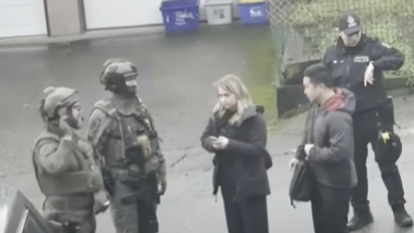 שוטרים קנדים מבצעים מעצר. ל | אין קשר לכתבה. מיוטיוב