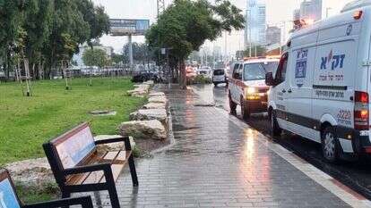 זירת פיצוץ הרכב בפתח תקווה. | דוברות זק"א