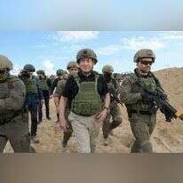 ראש הממשלה בנימין נתניהו, שר הביטחון ישראל כץ והרמטכ"ל הרצי הלוי במסדרון נצרים. | מעיין טואף / לע״מ.