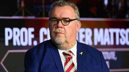 דיוויד לגה. | יואב דודקביץ'