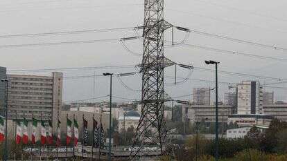 עמוד חשמל בטהרן, בירת איראן. | AFP