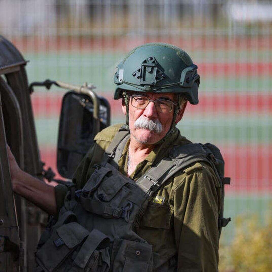 ז'אבו ארליך הי"ד בלבנון, שעות ספורות לפני נפילתו. | חיים גולדברג, פלאש 90 ז'אבו ארליך הי"ד בלבנון, שעות ספורות לפני נפילתו. | חיים גולדברג, פלאש 90