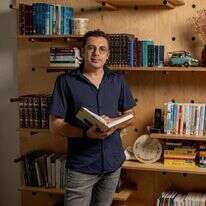 אסי צובל, שחקן, במאי, תסריטאי, פרסומאי ורעיונאי. | נעמה שטרן