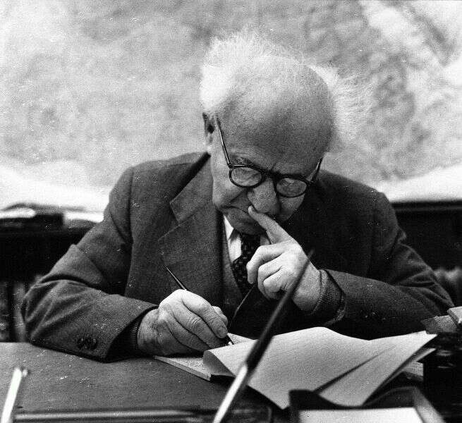 לא חגג. בן־גוריון בחדרו. | המכון למורשת בן־גוריון