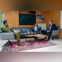 שר הביטחון כץ והרמטכ"ל הלוי עם המתווך האמריקני עמוס הוכשטיין. | אריאל חרמוני, משרד הביטחון