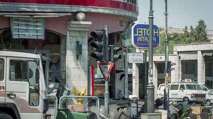 זירת הפיגוע במסעדת סבארו בירושלים, 9 באוגוסט 2001. | נתי שוחט - פלאש 90 זירת הפיגוע במסעדת סבארו בירושלים, 9 באוגוסט 2001. | נתי שוחט - פלאש 90