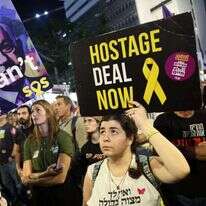 דרישות שנחשבות למוצדקות בעיני מחלקת המדינה האמריקנית, לא מוצדקות בעיני התקשורת הישראלית. הפגנה למען שחרור החטופים. | AFP