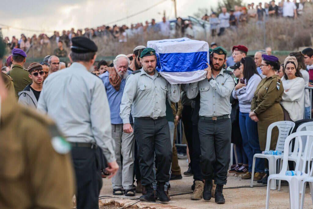 הלוויתו של זאב (ז'אבו) ארליך הי"ד בעפרה. | חיים גולדברג, פלאש 90