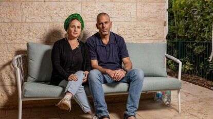 אילן וצופיה דיקשטיין בביתם שבעלי, השבוע. | נעמה שטר