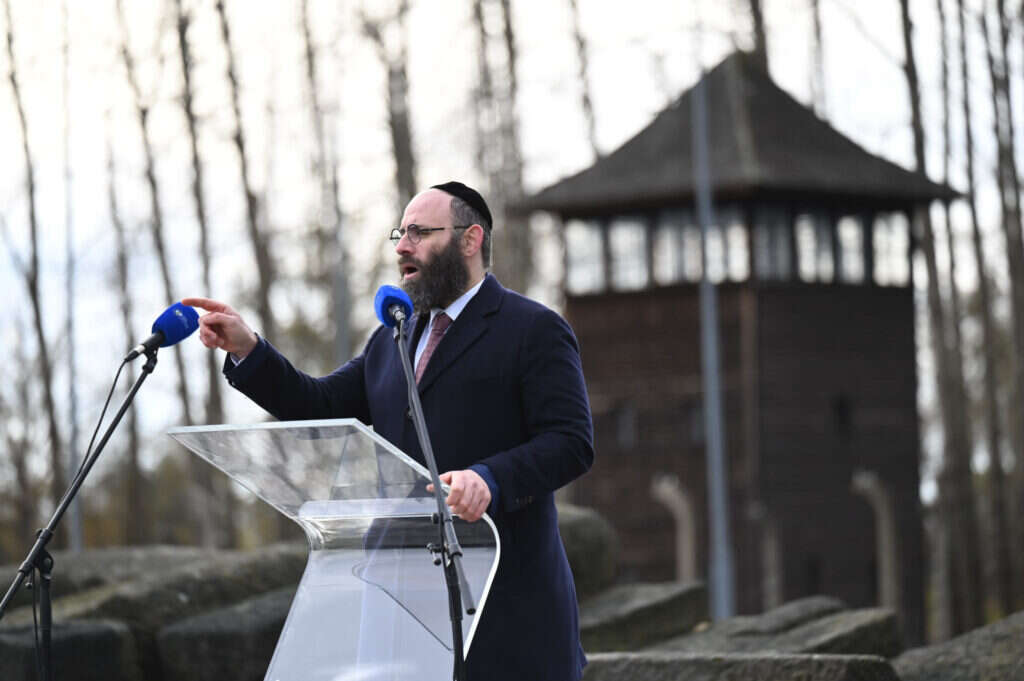 יואב דודקביץ'. הרב מנחם מרגולין בטקס באושוויץ, השבוע יואב דודקביץ'. הרב מנחם מרגולין בטקס באושוויץ, השבוע