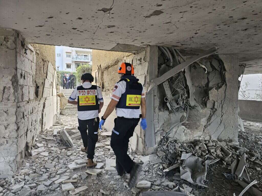 פגיעה ישירה בבניין בחיפה. | תיעוד מבצעי מד"א