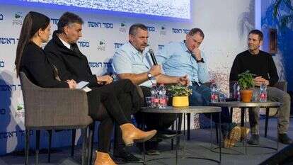 ערן דורון, ראש מועצת רמת הנגב, יאיר מעיין, ראש עיריית ערד, סאלמה עדיסן, ראש המועצה האזורית נווה-מדבר, שי חג'ג', ראש המועצה האזורית מרחבים ויו"ר מרכז המועצות האזוריות, אליה וינטר, ראש מועצת מצפה־רמון ואלישבע סבתו, מנהלת רשות הצעירים במשרד הנגב, הגליל והחוסן הלאומי בוועידת בן גוריון בנגב 2. | לירון מולדובן ערן דורון, ראש מועצת רמת הנגב, יאיר מעיין, ראש עיריית ערד, סאלמה עדיסן, ראש המועצה האזורית נווה-מדבר, שי חג'ג', ראש המועצה האזורית מרחבים ויו"ר מרכז המועצות האזוריות, אליה וינטר, ראש מועצת מצפה־רמון ואלישבע סבתו, מנהלת רשות הצעירים במשרד הנגב, הגליל והחוסן הלאומי בוועידת בן גוריון בנגב 2. | לירון מולדובן