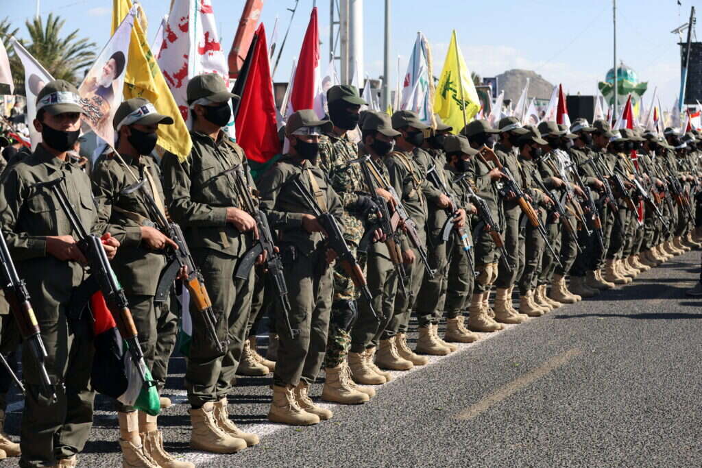 לוחמים חות'ים חמושים בעצרת הזדהות עם העם הלבנוני והפלסטיני בצנעא, תימן, 4 באוקטובר 2024 | EPA לוחמים חות'ים חמושים בעצרת הזדהות עם העם הלבנוני והפלסטיני בצנעא, תימן, 4 באוקטובר 2024 | EPA