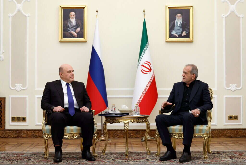 נשיא איראן מסעוד פזשכיאן וראש ממשלת רוסיה מיכאיל מישוסטין במהלך פגישה בטהרן, איראן, 30 בספטמבר 2024 | EPA