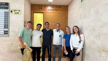 חוגגים אחרי הפסיקה. | בני עקיבא חוגגים אחרי הפסיקה. | בני עקיבא