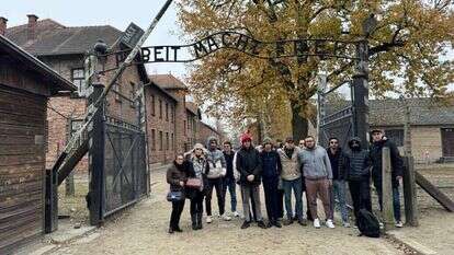 "עמי האזור מוכנים להקשיב לסיפור שלי. זאת תחילתו של תיקון עולמי". חברי המשלחת באושוויץ. | Yoni Collins - Sharaka