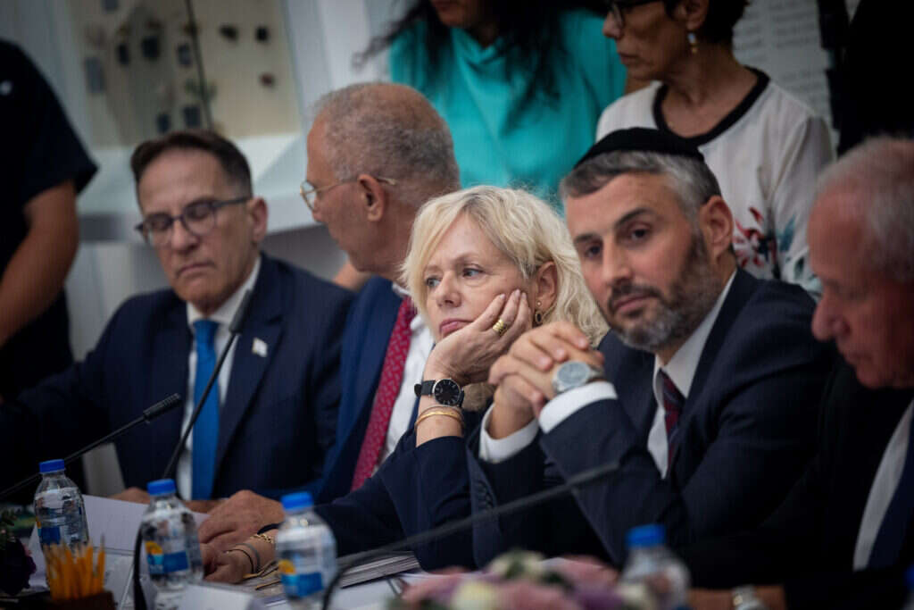 בהרב־מיארה בישיבת ממשלה | יונתן זינדל, פלאש 90