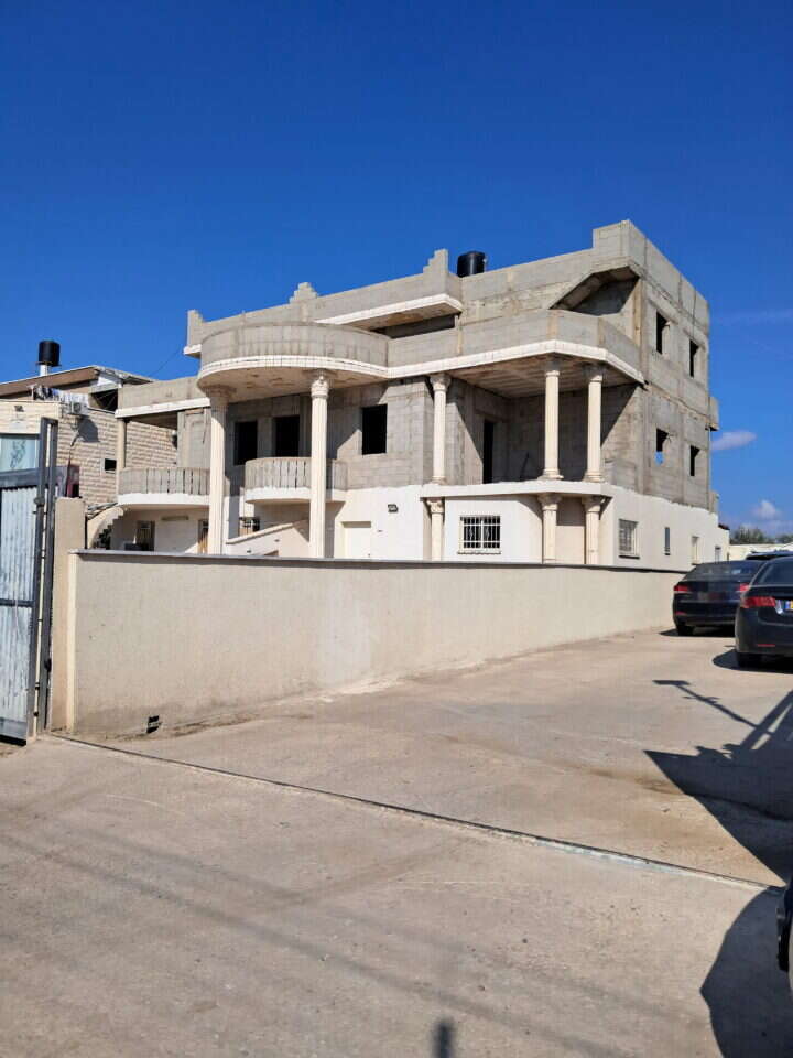 מבנה בלתי חוקי באזור התעשייה בכפר־קאסם | רגבים מבנה בלתי חוקי באזור התעשייה בכפר־קאסם | רגבים