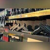 חלק מהאמל"ח שנמצא בחנות. | דוברות המשטרה