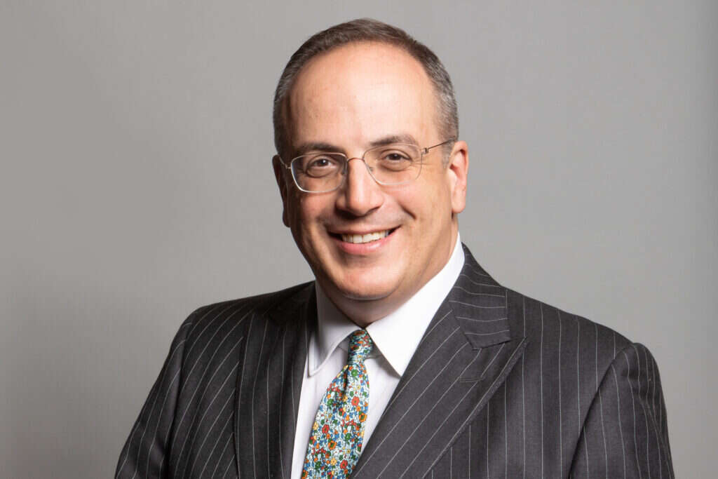 מייקל אליס, התובע הכללי הבריטי לשעבר. | הפרלמנט הבריטי