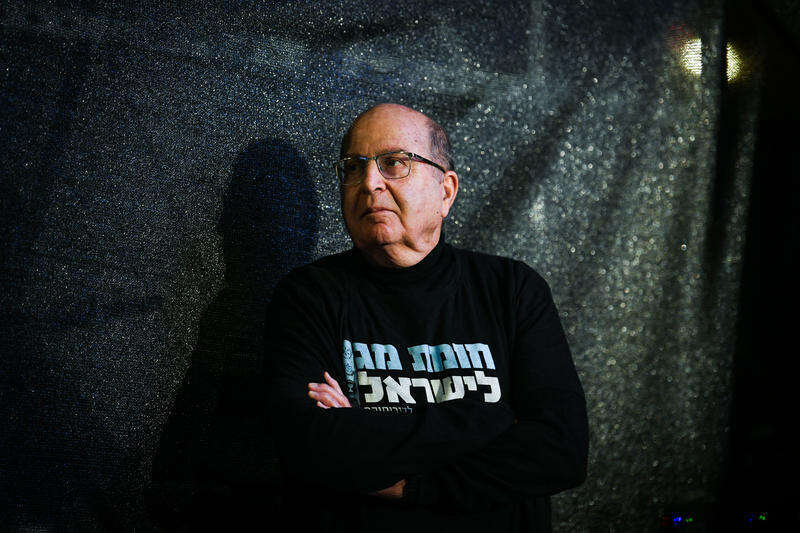 משה "בוגי" יעלון בהפגנה נגד הממשלה באוקטובר 2024. | אריה-לייב אברמס, פלאש 90 משה "בוגי" יעלון בהפגנה נגד הממשלה באוקטובר 2024. | אריה-לייב אברמס, פלאש 90