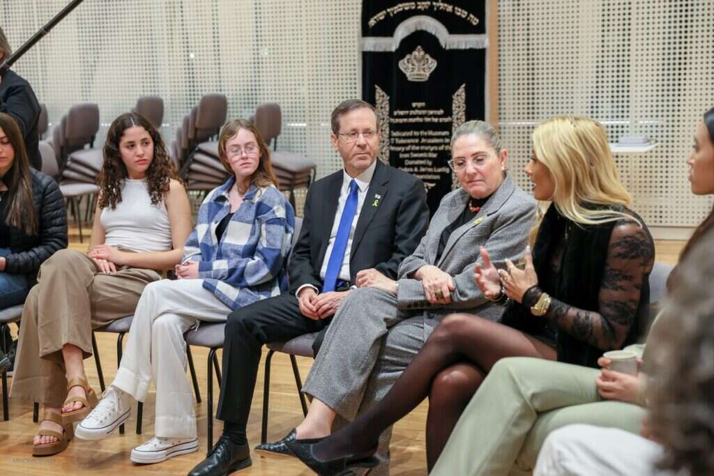 הנשיא במפגש עם כוכבי הסרט. קרדיט | ארנון בוסאני