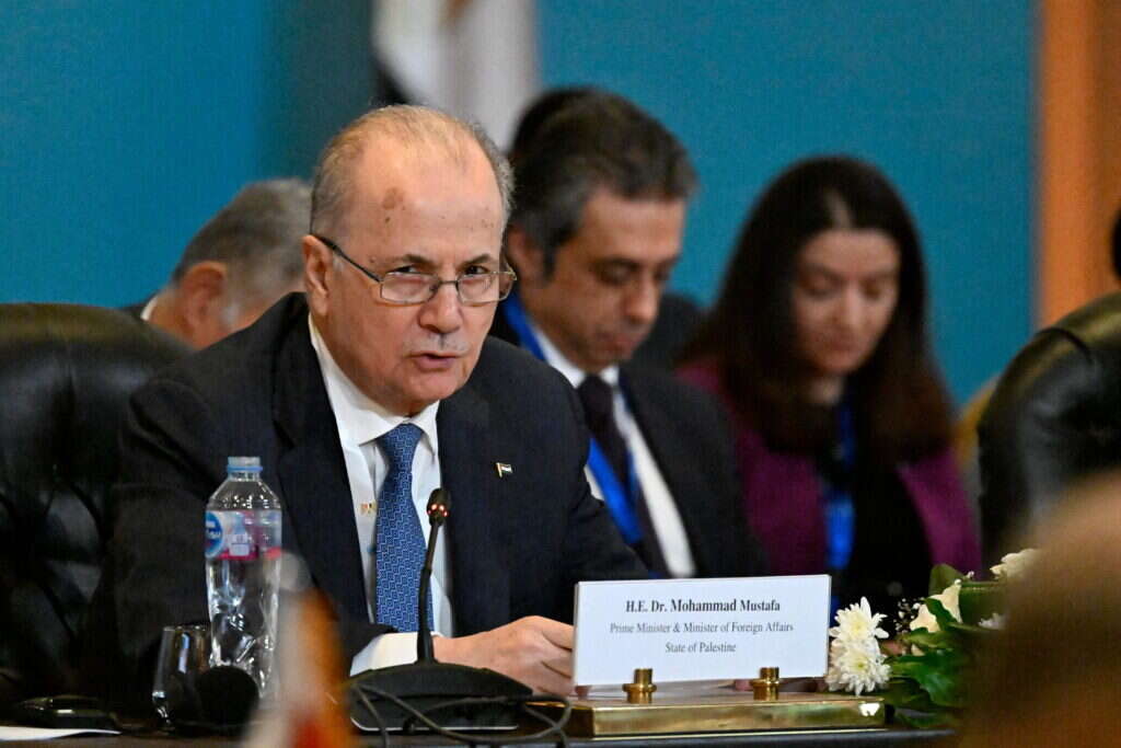 ראש הממשלה הפלסטינית מוחמד מוסטפא בועידה הומניטרית במצרים על רקע המלחמה בעזה, השבוע. | AFP