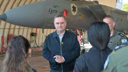 שר הביטחון ישראל כ"ץ בבסיס תל נוף. | שלומי אמסלם, משרד הביטחון שר הביטחון ישראל כ"ץ בבסיס תל נוף. | שלומי אמסלם, משרד הביטחון