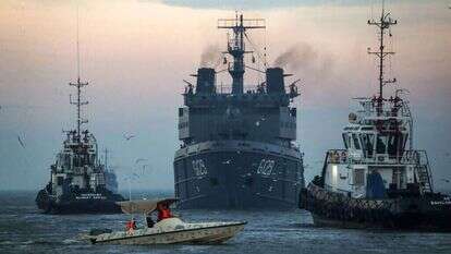 תרגיל ימי משותף בין איראן לאזרבייג'ן בים הכספי, בנמל אנזלי. | משרד התקשורת של צבא איראן - AFP