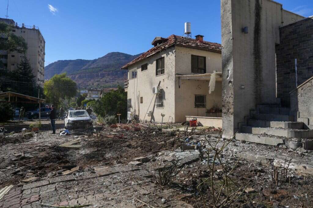 זירת נפילה בקריית־שמונה, 2024 | אייל מרגולין, פלאש 90 זירת נפילה בקריית־שמונה, 2024 | אייל מרגולין, פלאש 90