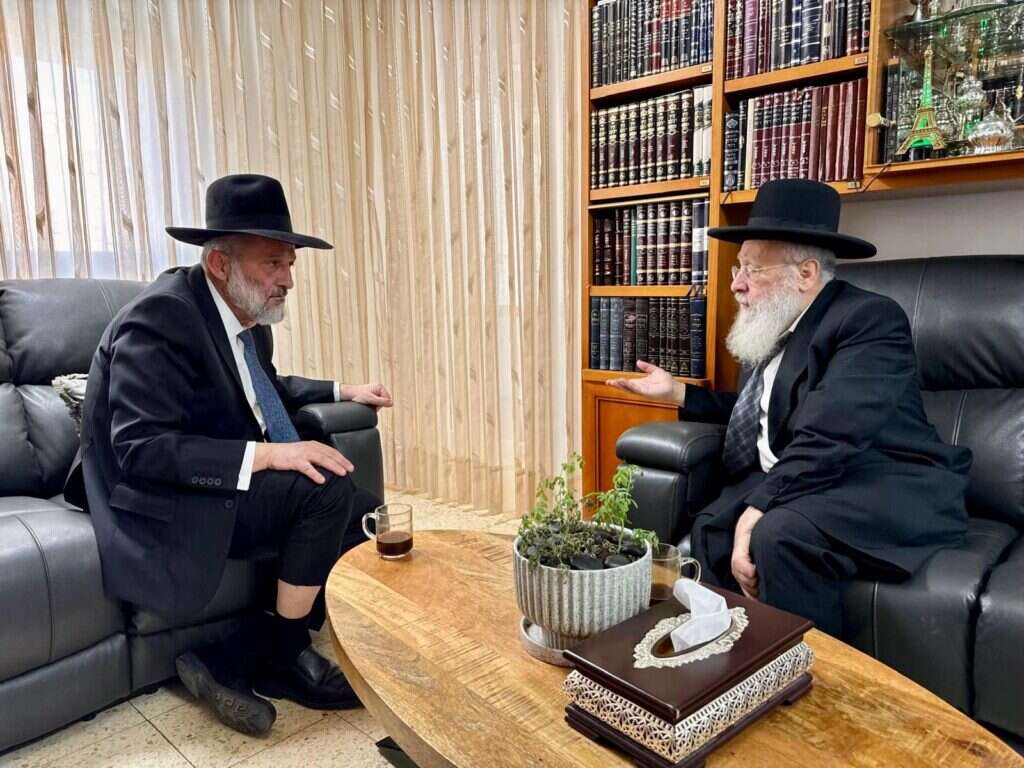 דרעי עם הרב יצחק יוסף, בחודש אוקטובר