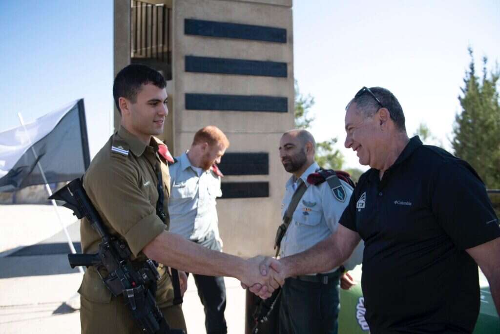 "בכנס החשיפה אמרתי להם שיושבים ביניהם רמטכ"לים עתידיים". בזק וחניך בקורס. | דו"צ "בכנס החשיפה אמרתי להם שיושבים ביניהם רמטכ"לים עתידיים". בזק וחניך בקורס. | דו"צ