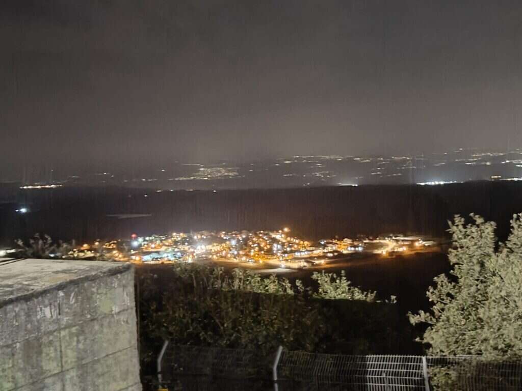 אלוני הבשן ברקע הקרבות. | יהושע מוסקוביץ' אלוני הבשן ברקע הקרבות. | יהושע מוסקוביץ'