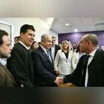 ראש הממשלה בנימין נתניהו ועורך דינו עמית חדד בבית המשפט לפני עדותו. | ראובן קסטרו- פול וואלה