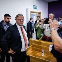 איתמר בן גביר לפני פתיחת עדותו של נתניהו בבית המשפט המחוזי בת"א. | חיים גולדברג, פלאש 90