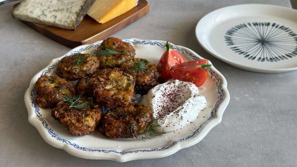 קציצות זוקיני בסגנון יווני. | תימור לוי–יוטקוביץ