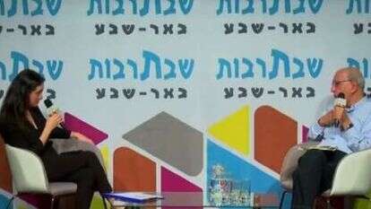 משה לדור מתראיין לליאור קינן בשבתרבות באר שבע, היום. צילומסך מתוך הרשתות החברתיות.