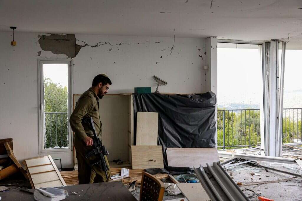 אליהו גליל בביתו במושב שתולה. | נעמה שטרן