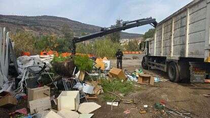 עובדי עיריית גני תקווה בקרית שמונה. | דוברות עיריית גני תקווה