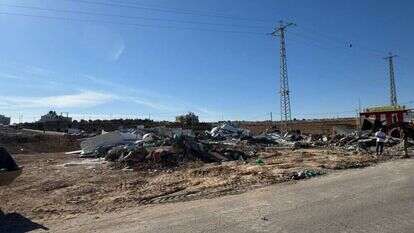 הרס מבנים בלתי חוקיים בשוק הפיראטי שבין אשכולות לטנא-עומרים. | דוברות מועצת הר חברון הרס מבנים בלתי חוקיים בשוק הפיראטי שבין אשכולות לטנא-עומרים. | דוברות מועצת הר חברון